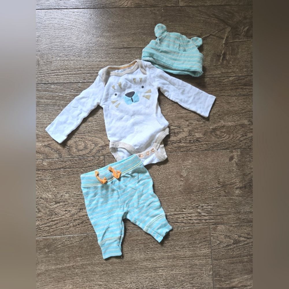 2/$15 New Cat & Jack NB outfit